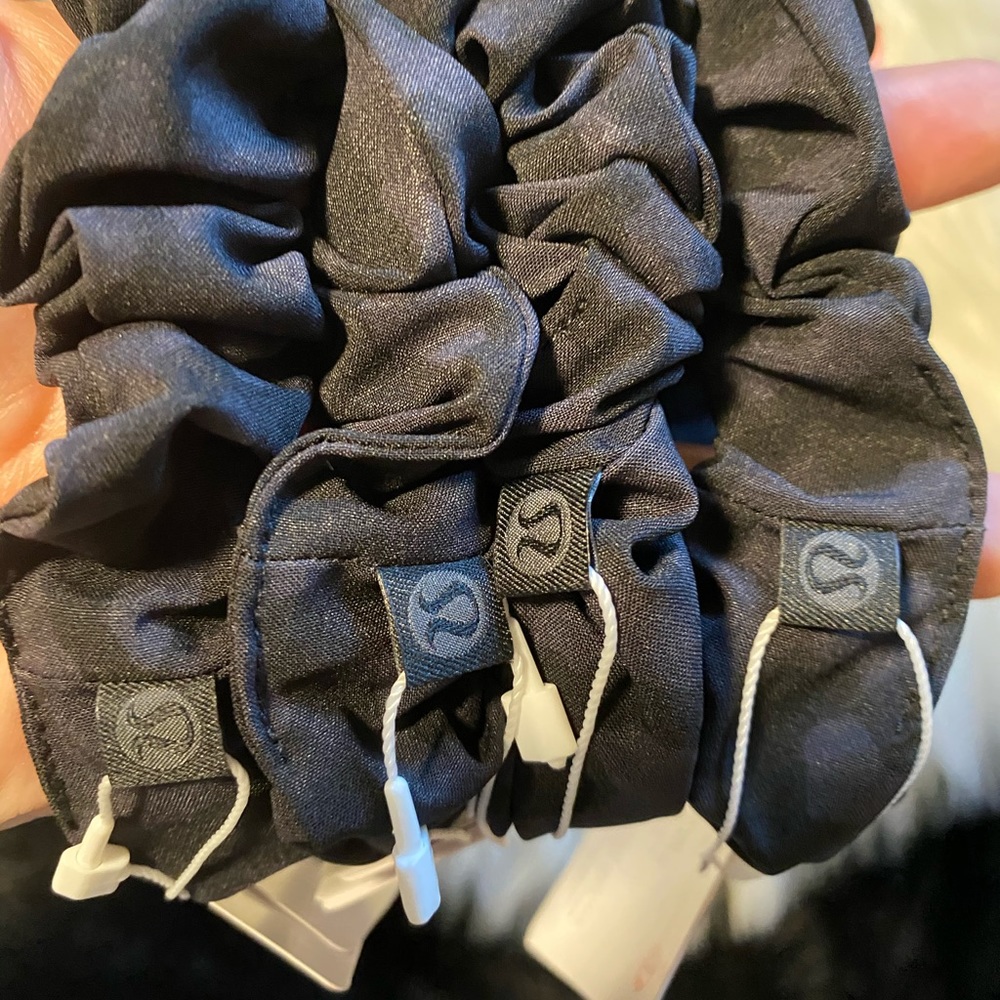 Uplifting scrunchie (bundle of TWO)